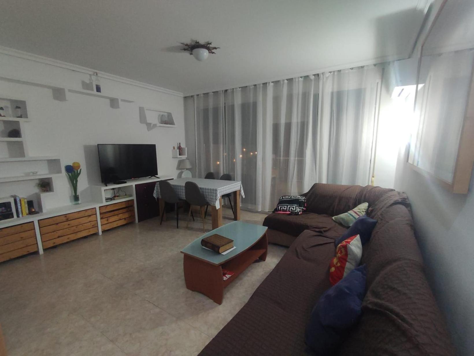 Piso Centrico Reformado De Excelente Ubicacion Apartment *